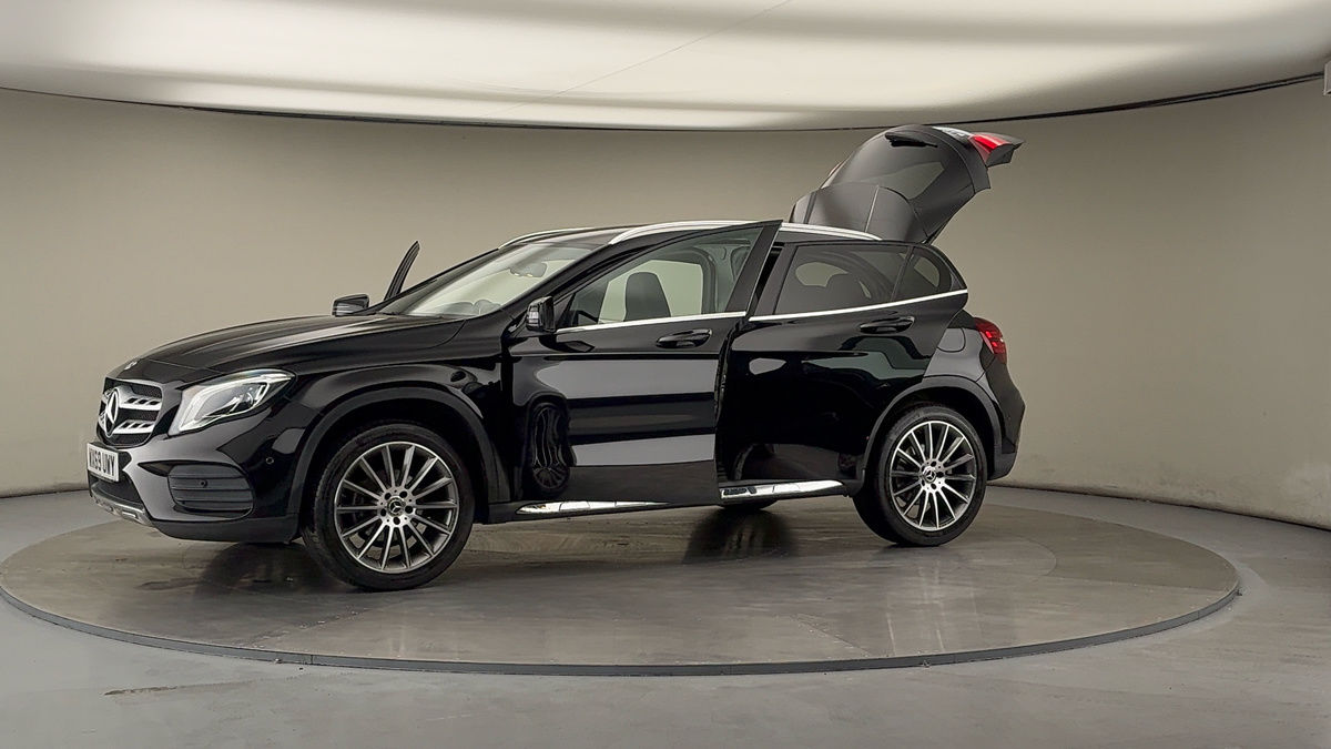 More views of Mercedes-Benz GLA