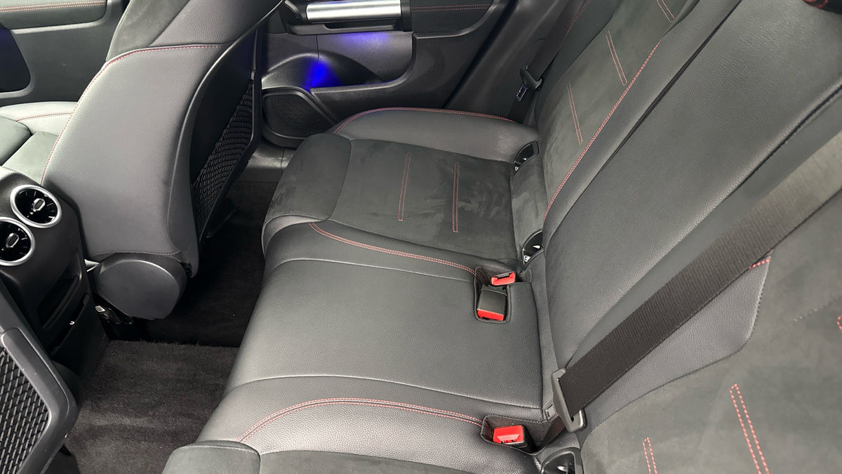 Mercedes-Benz GLA Image 23
