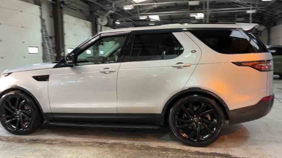More views of Land Rover Discovery