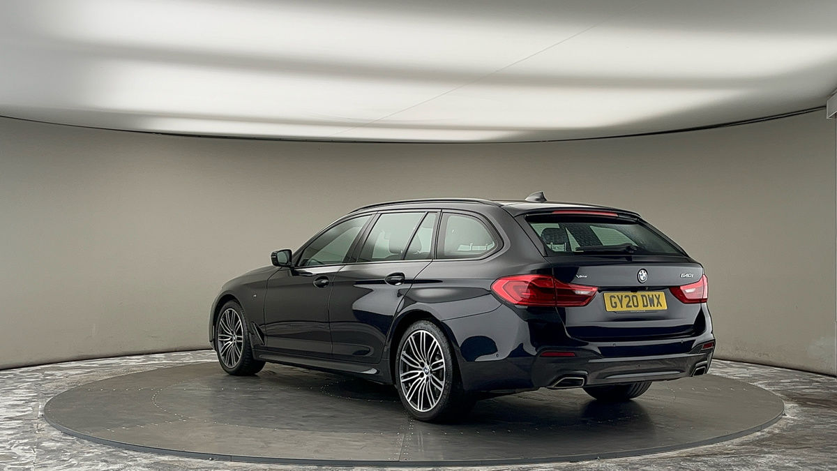 BMW 5 Series Image 2