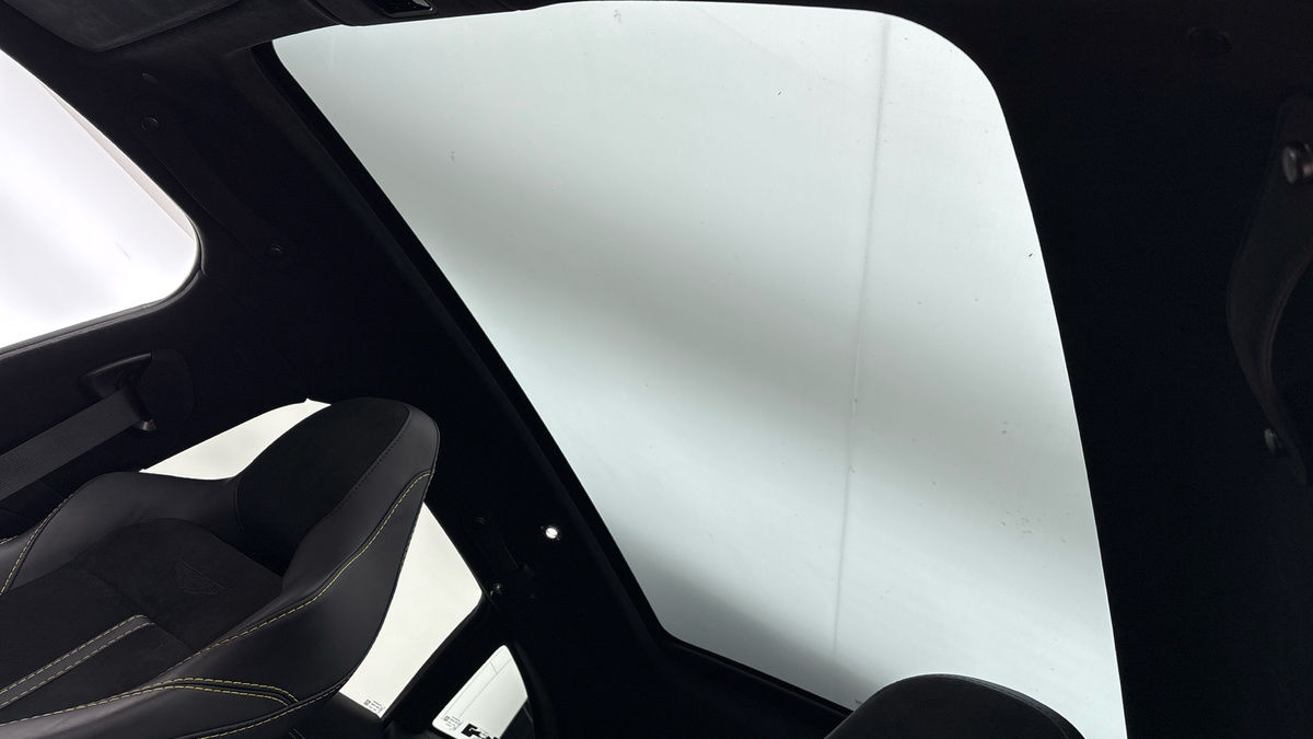 Aston Martin DBX Image 6