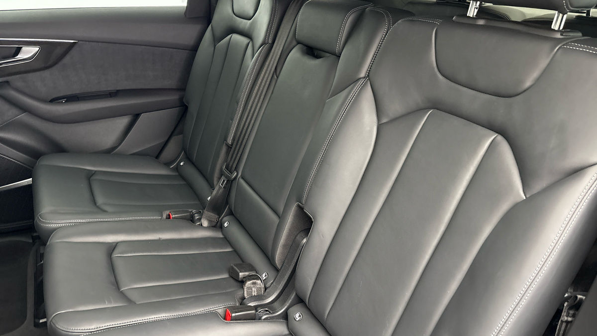 Audi Q7 Image 8