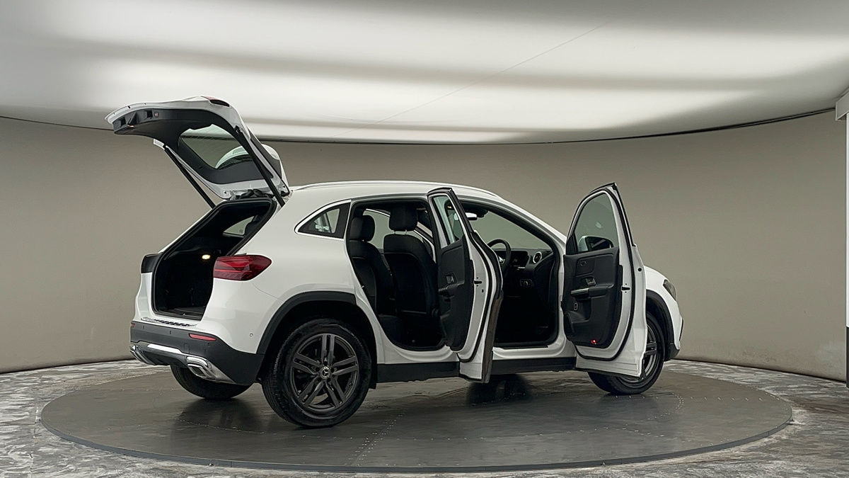 More views of Mercedes-Benz GLA