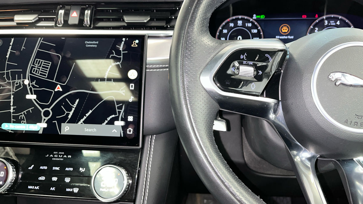 Jaguar F-PACE Image 13