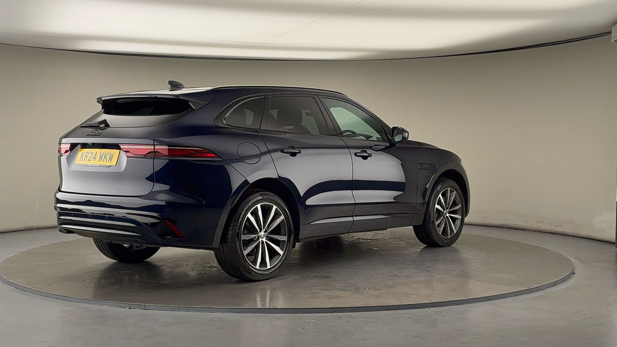 Jaguar F-PACE Image 21