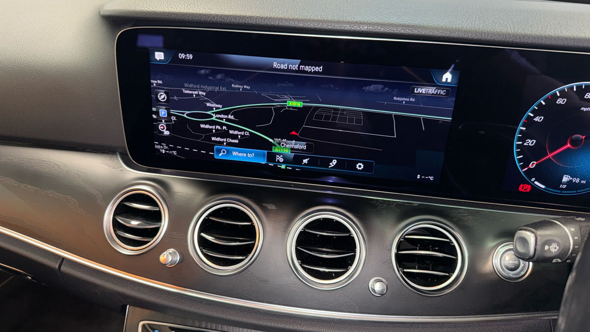 Mercedes-Benz E Class Image 17
