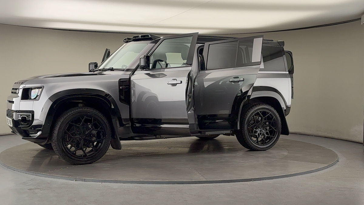 More views of Land Rover Defender 110