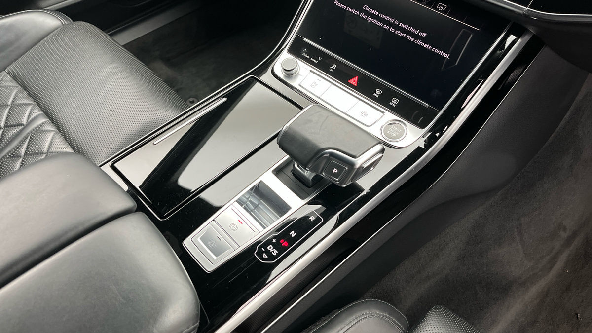 Audi A8 Image 6