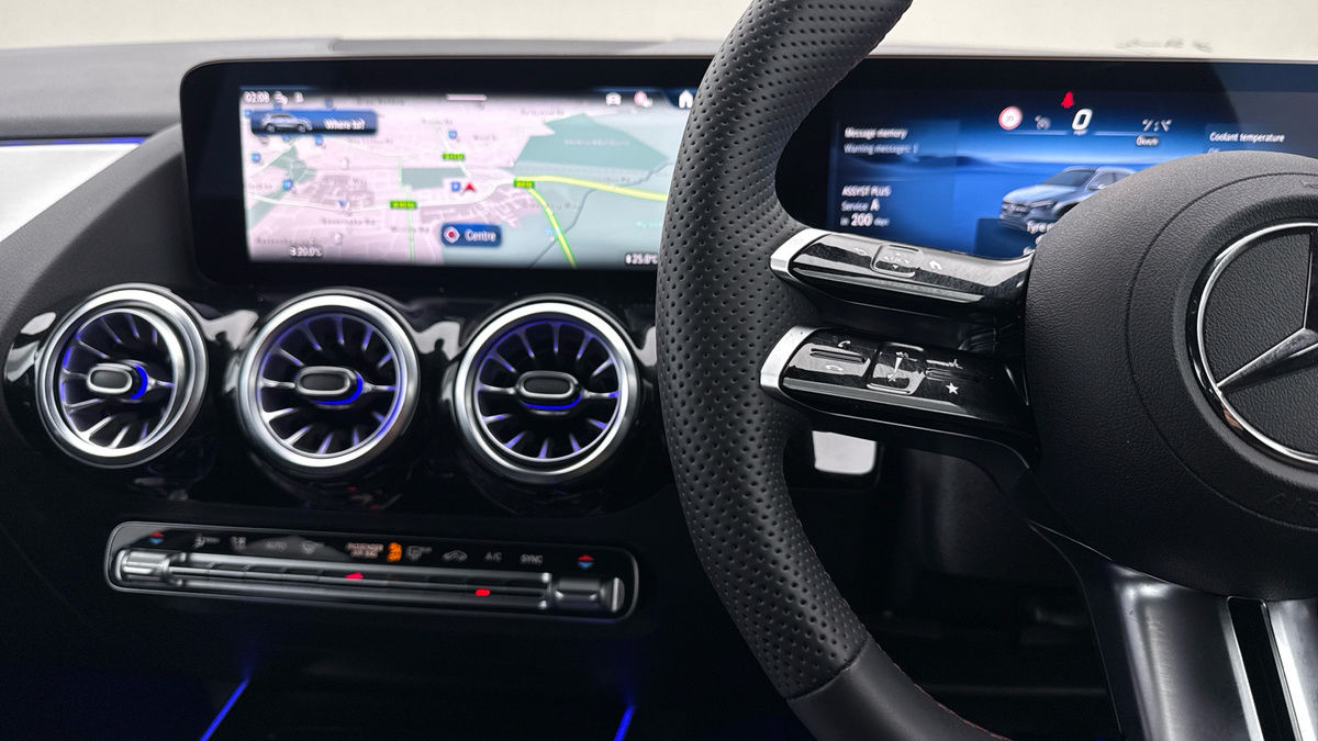 Mercedes-Benz GLA Image 13