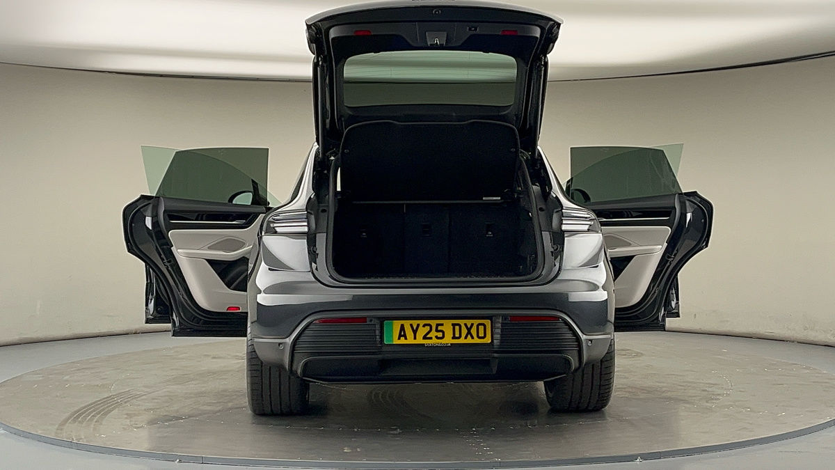 More views of Porsche Macan