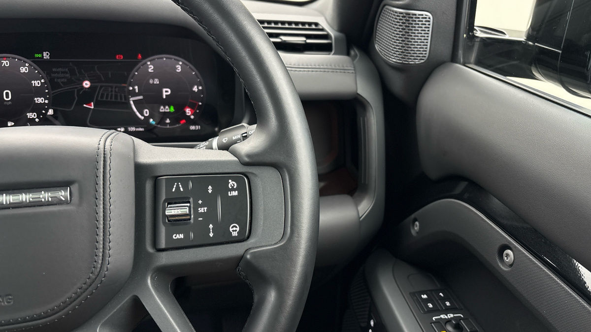 Land Rover Defender 90 Urban Image 14