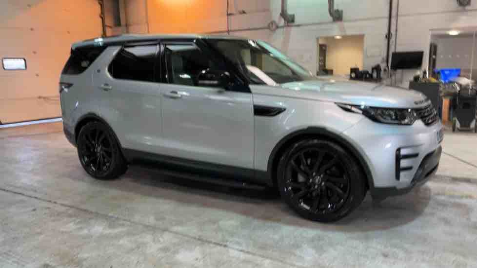 More views of Land Rover Discovery