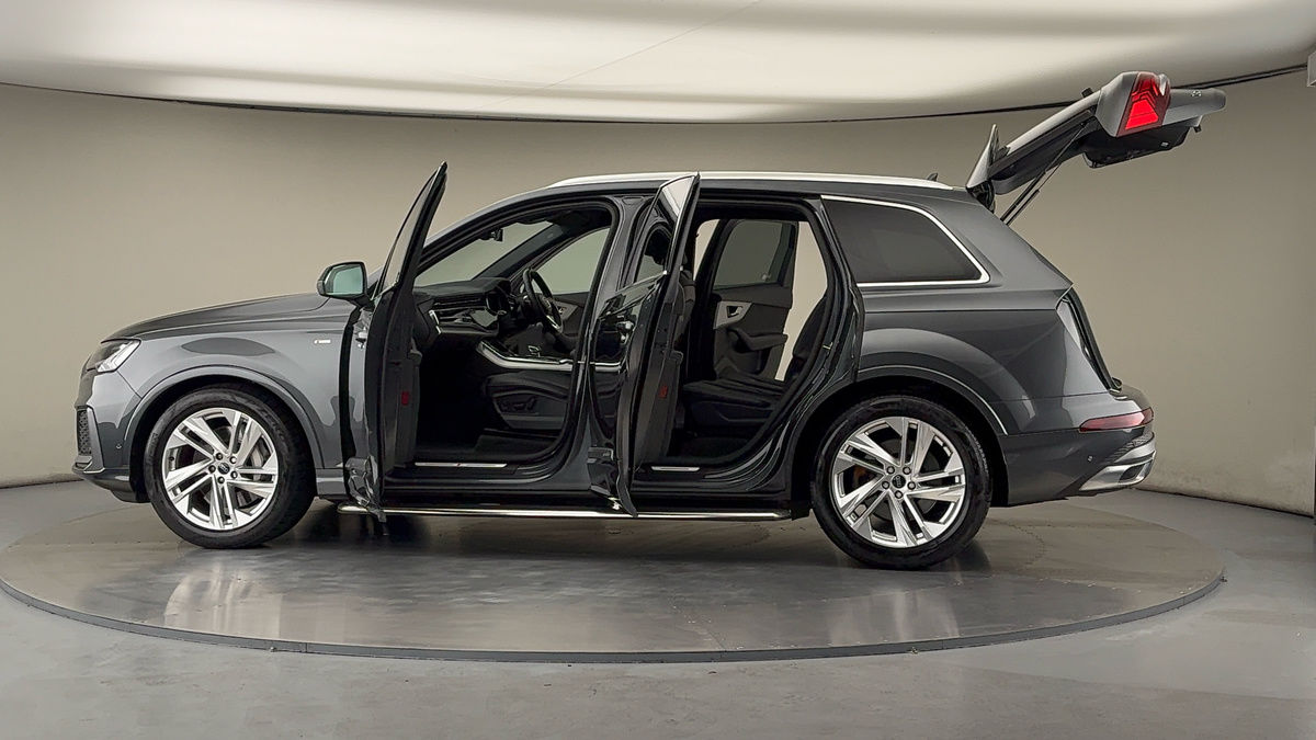 More views of Audi Q7