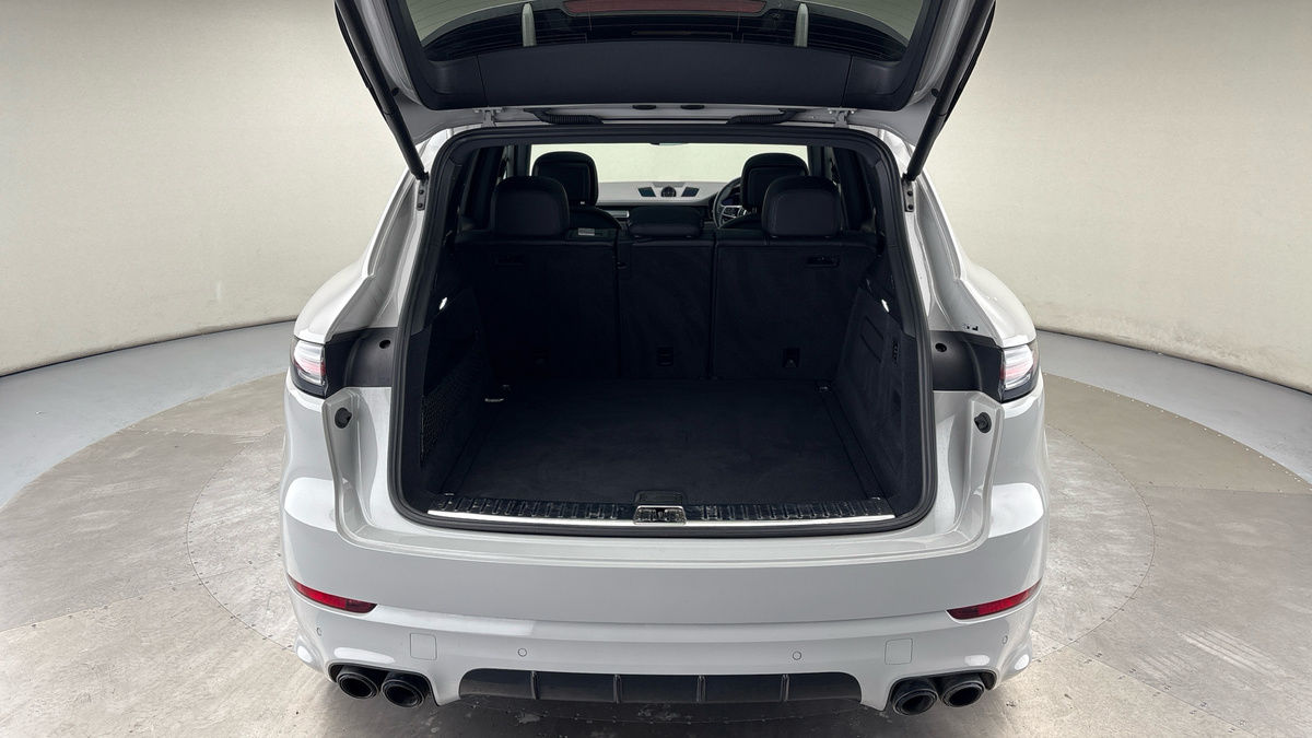 Porsche Cayenne Image 11