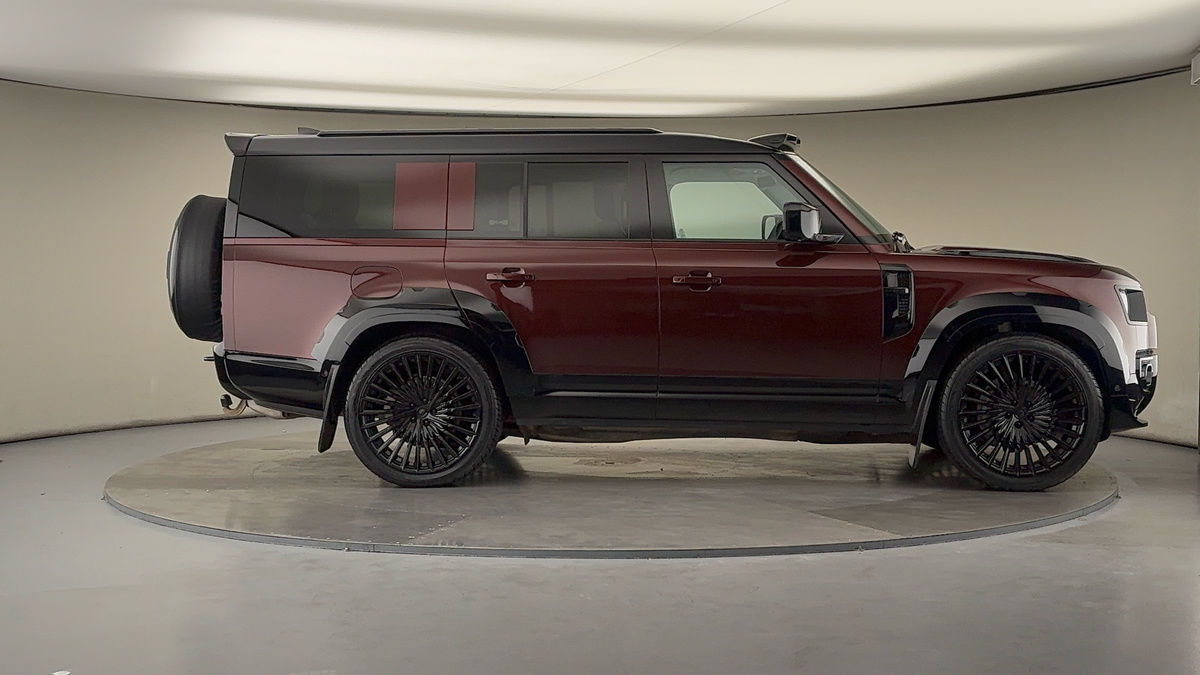 Land Rover Defender 130 Urban Image 16