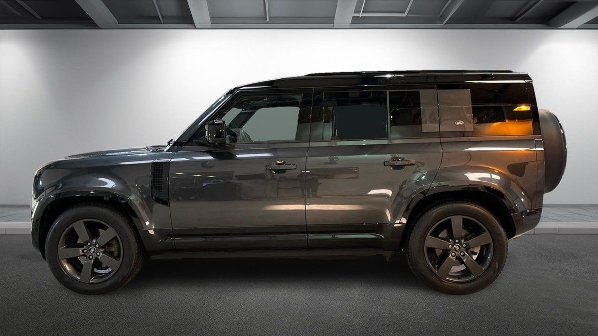 Land Rover Defender 110 Image 15