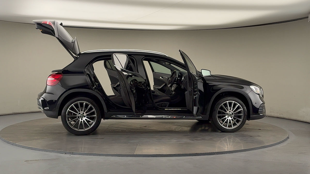 More views of Mercedes-Benz GLA