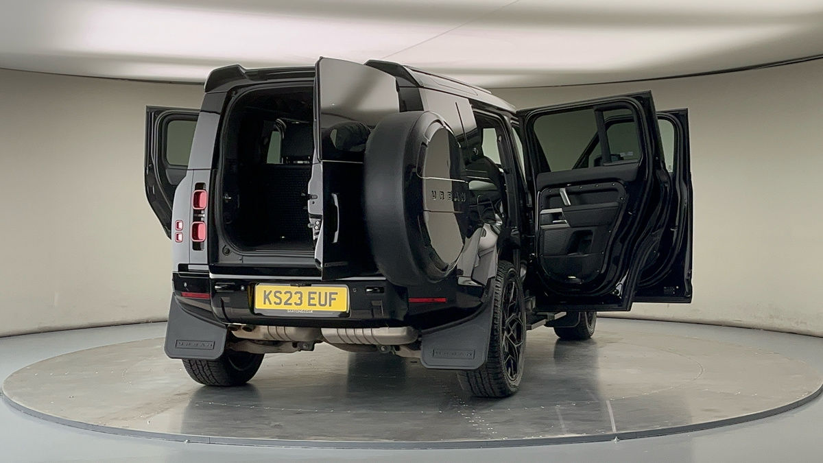 More views of Land Rover Defender 110