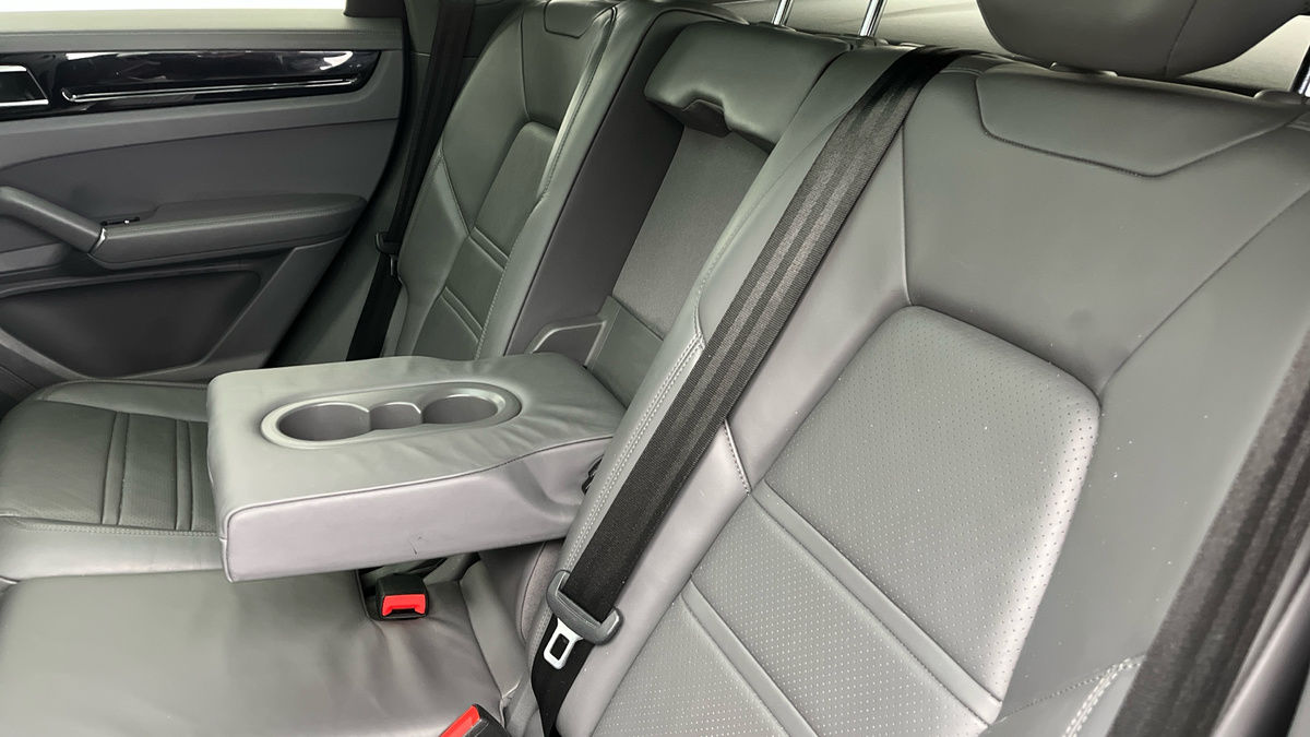 Porsche Cayenne Image 9