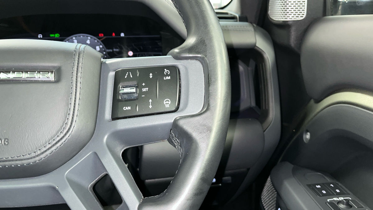 Land Rover Defender 130 Image 14