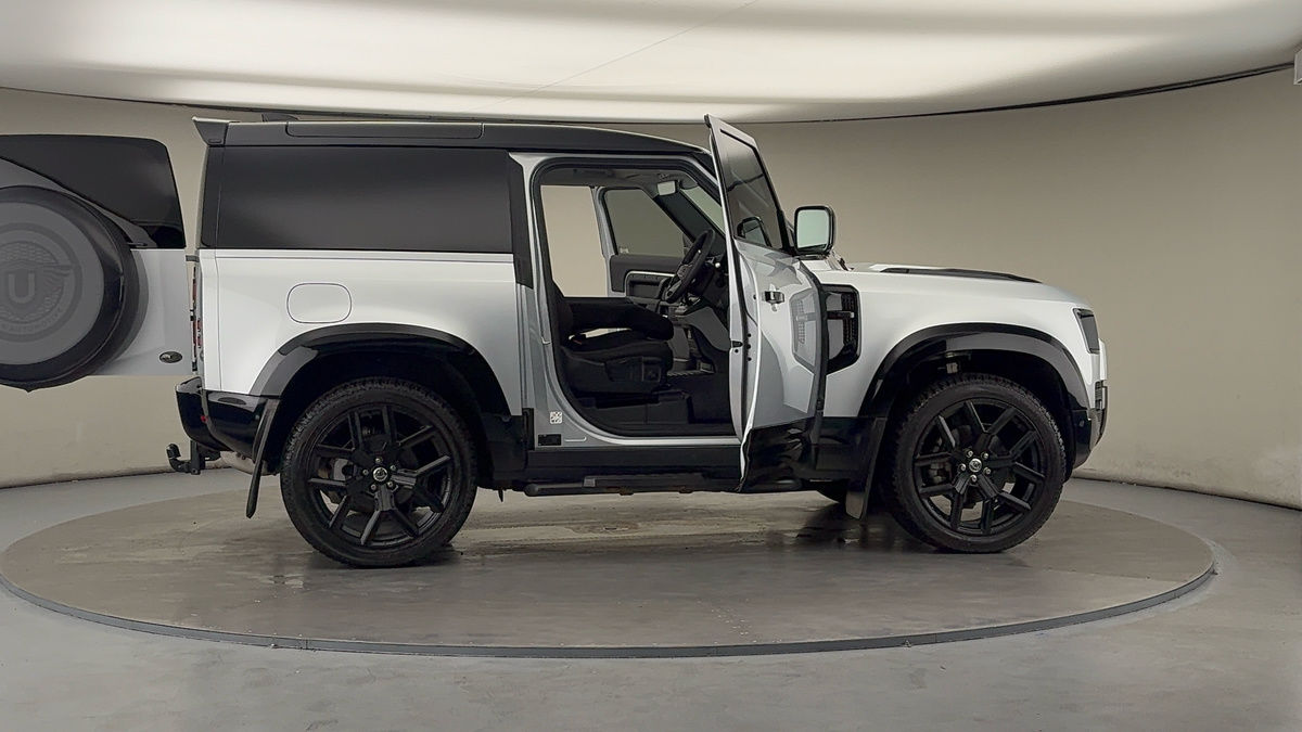 More views of Land Rover Defender 90