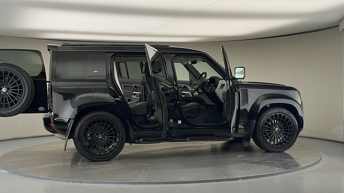 More views of Land Rover Defender 110