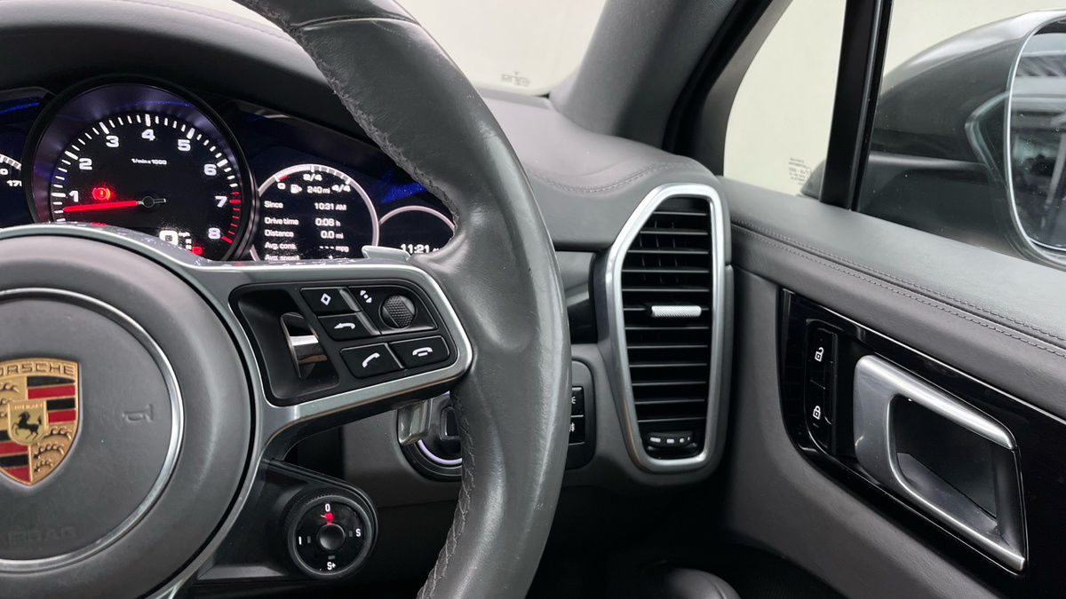 Porsche Cayenne Image 14