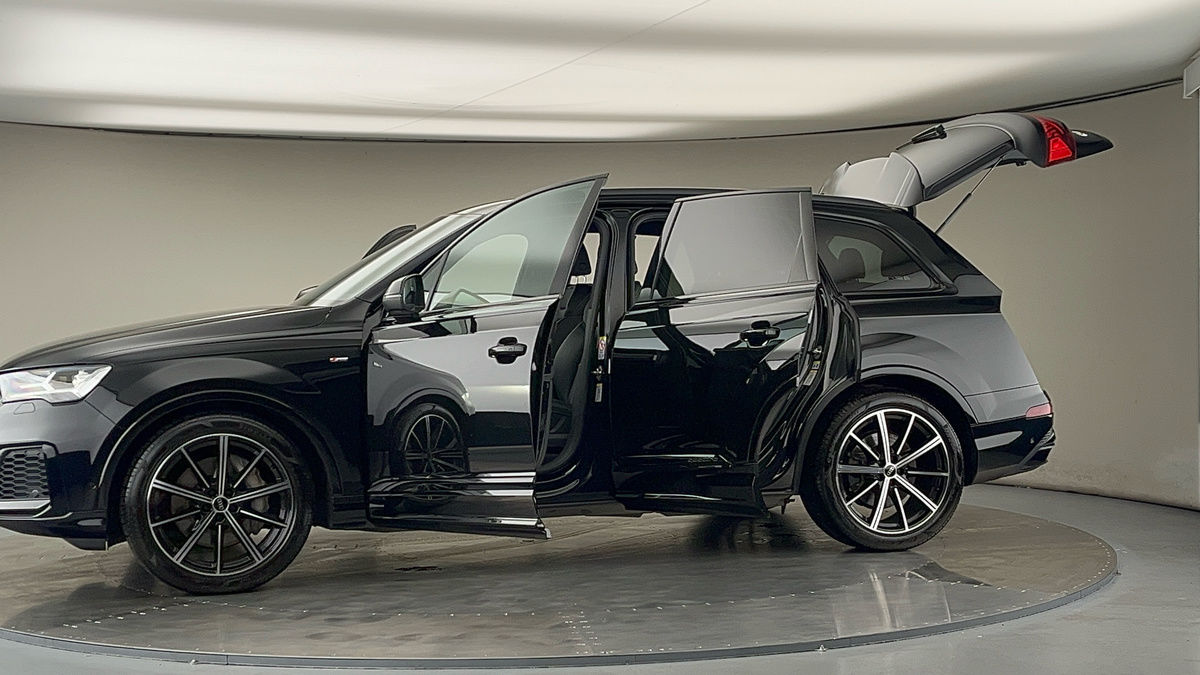 More views of Audi Q7