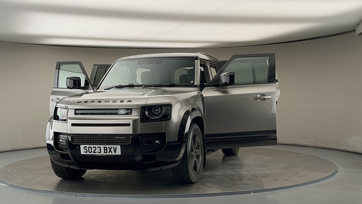 More views of Land Rover Defender 110