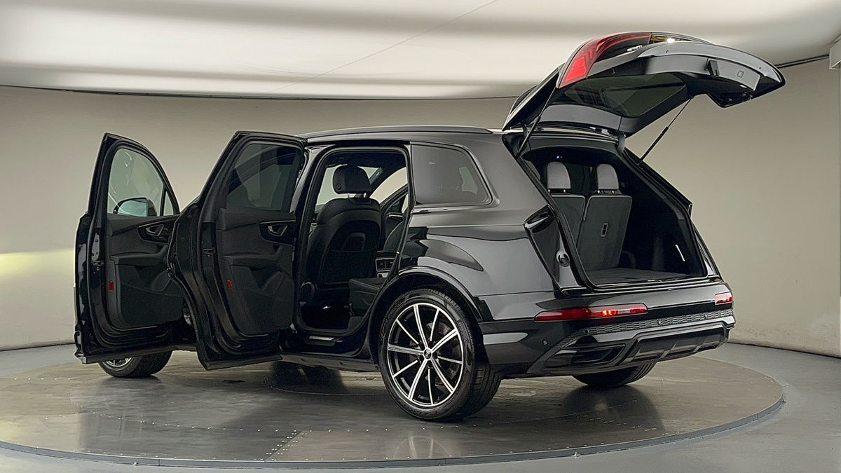 More views of Audi Q7