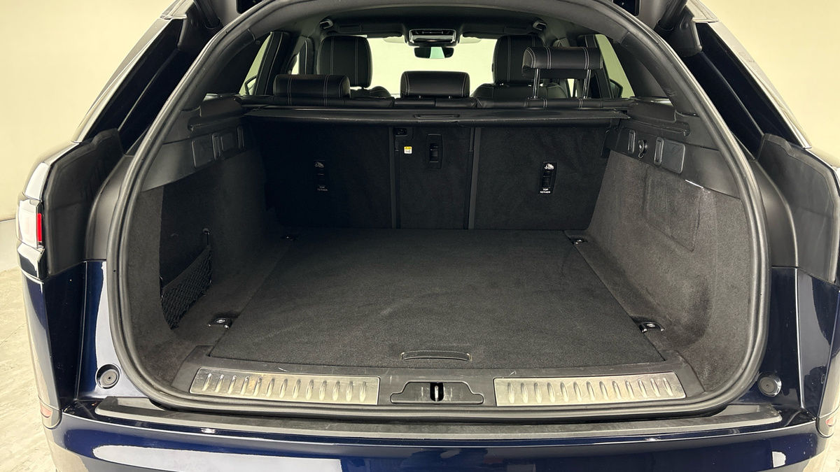 Land Rover Range Rover Velar Image 11