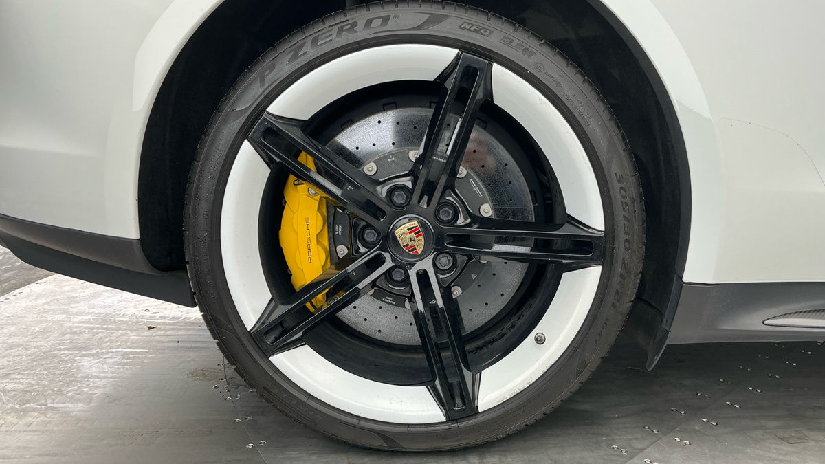 Porsche Taycan Image 10