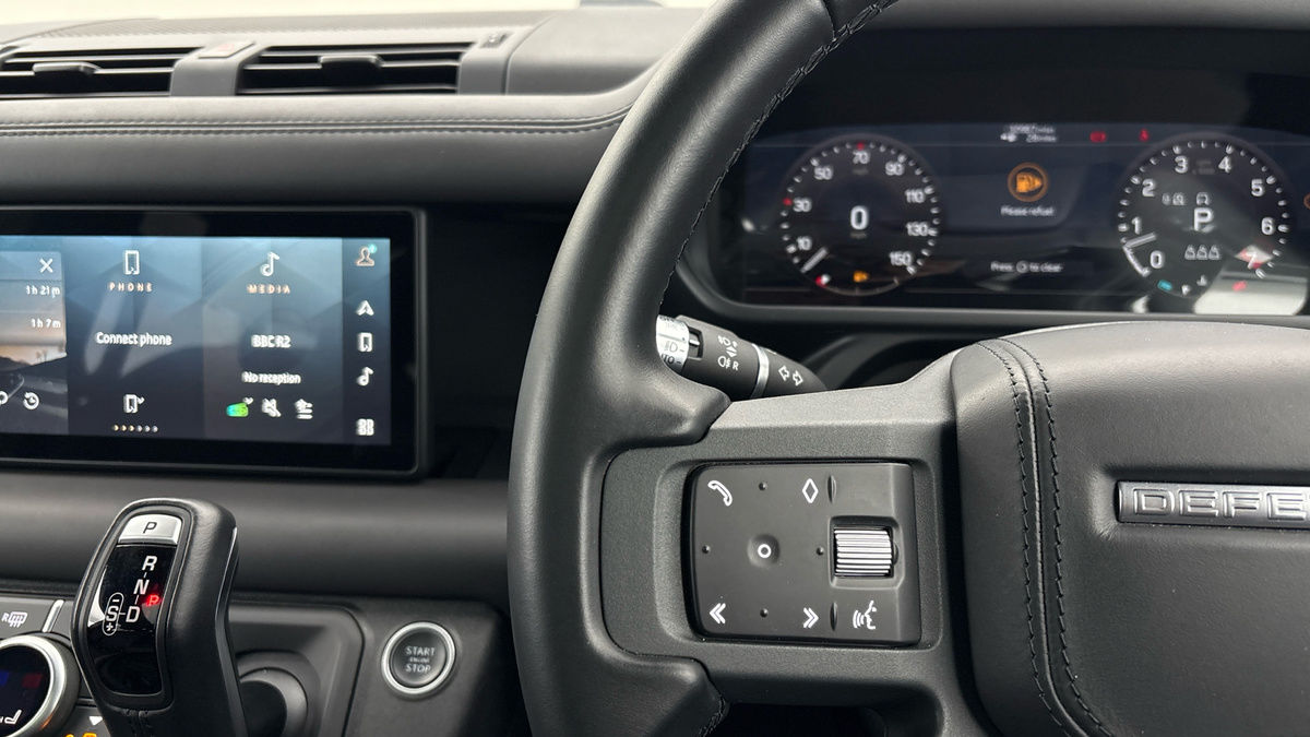 Land Rover Defender 110 Image 13