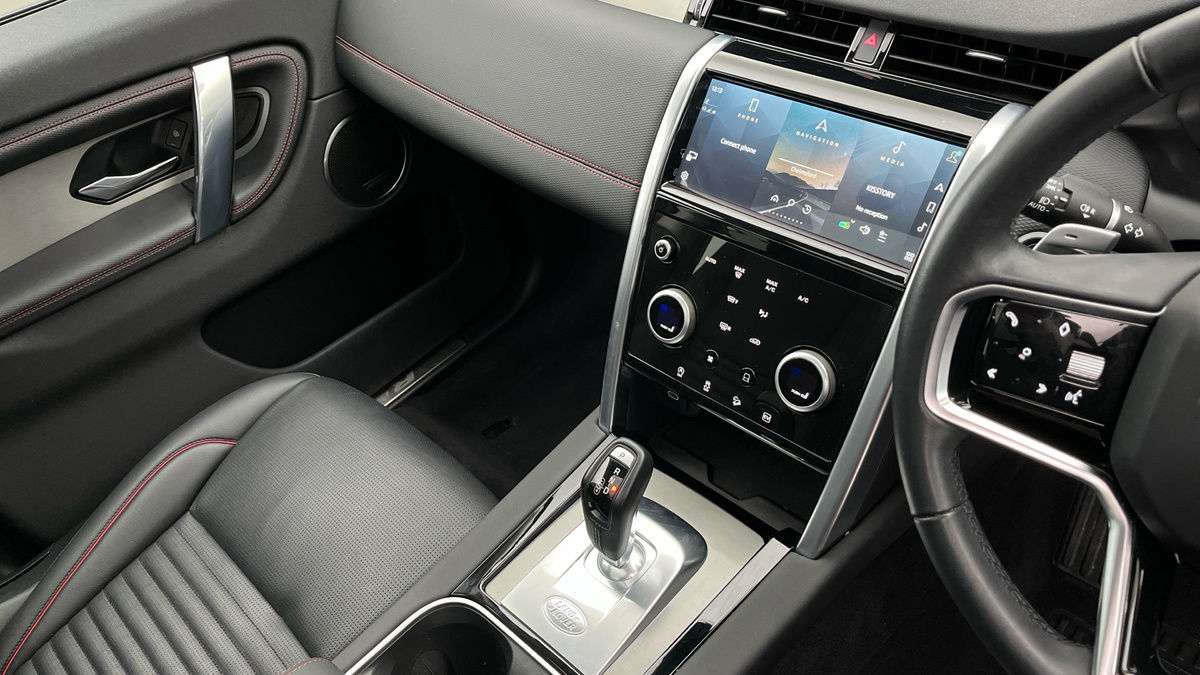 Land Rover Discovery Sport Image 18