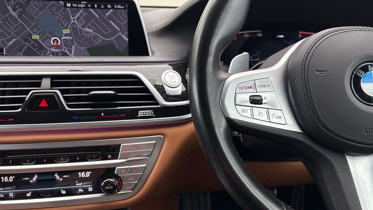 BMW 7 Series Image 13