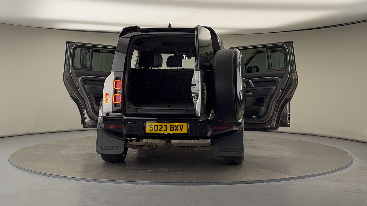 More views of Land Rover Defender 110