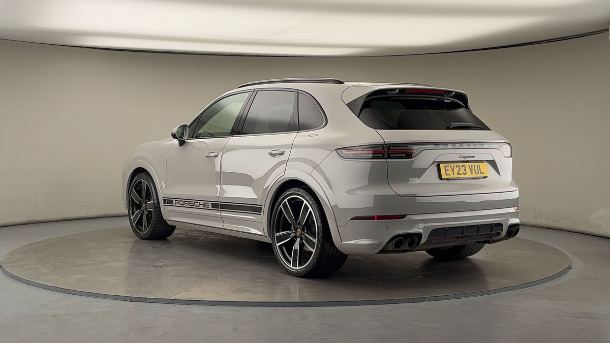 Porsche Cayenne Image 2