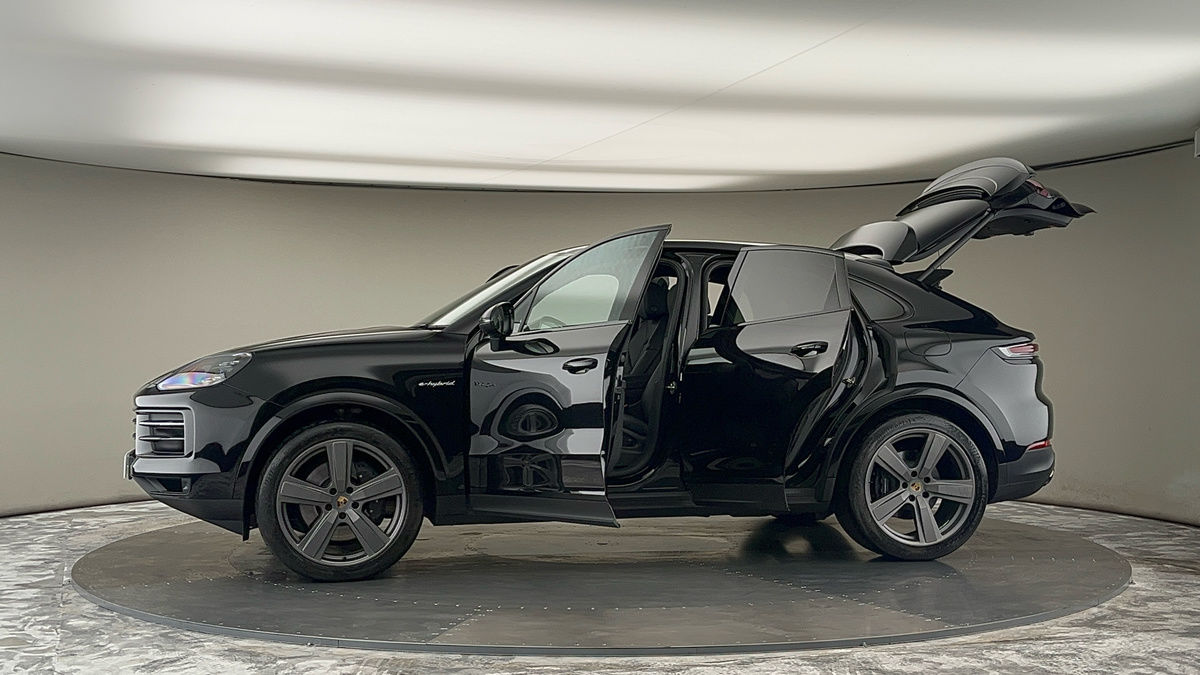 More views of Porsche Cayenne