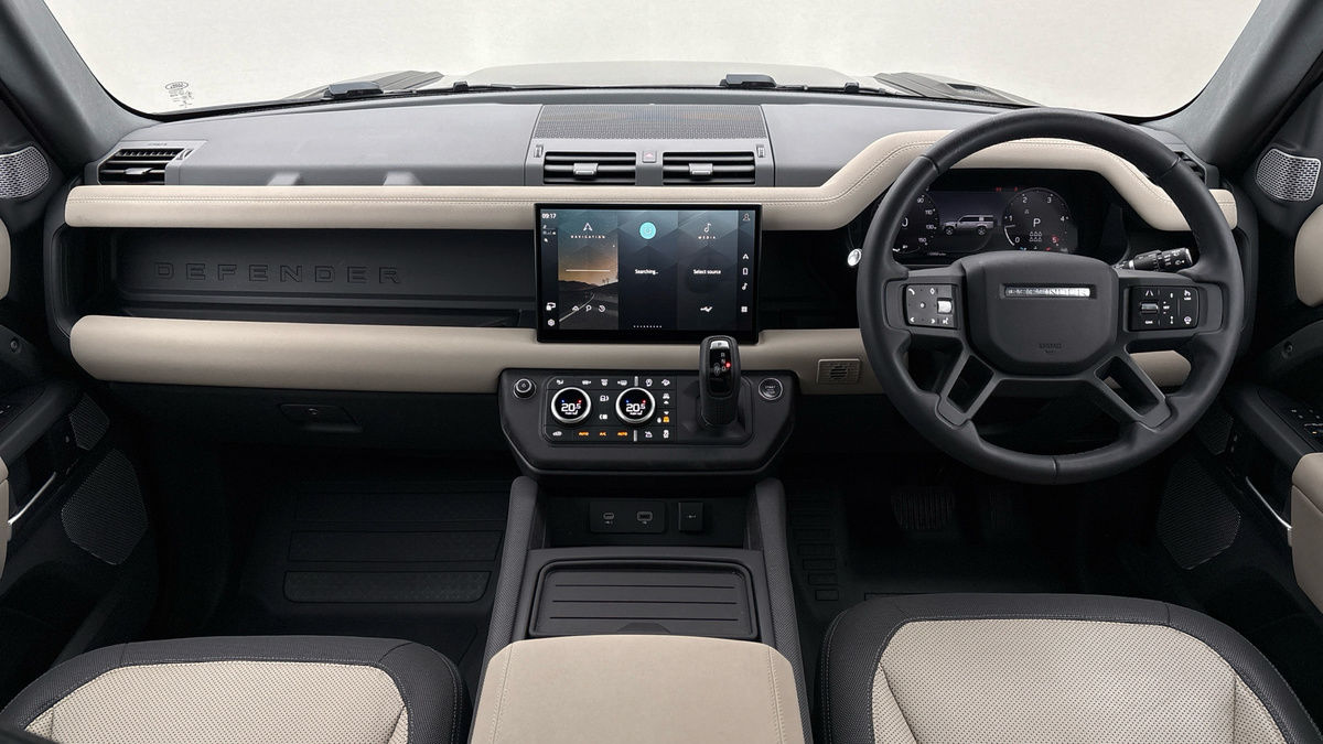 Land Rover Defender 130 Urban Image 12