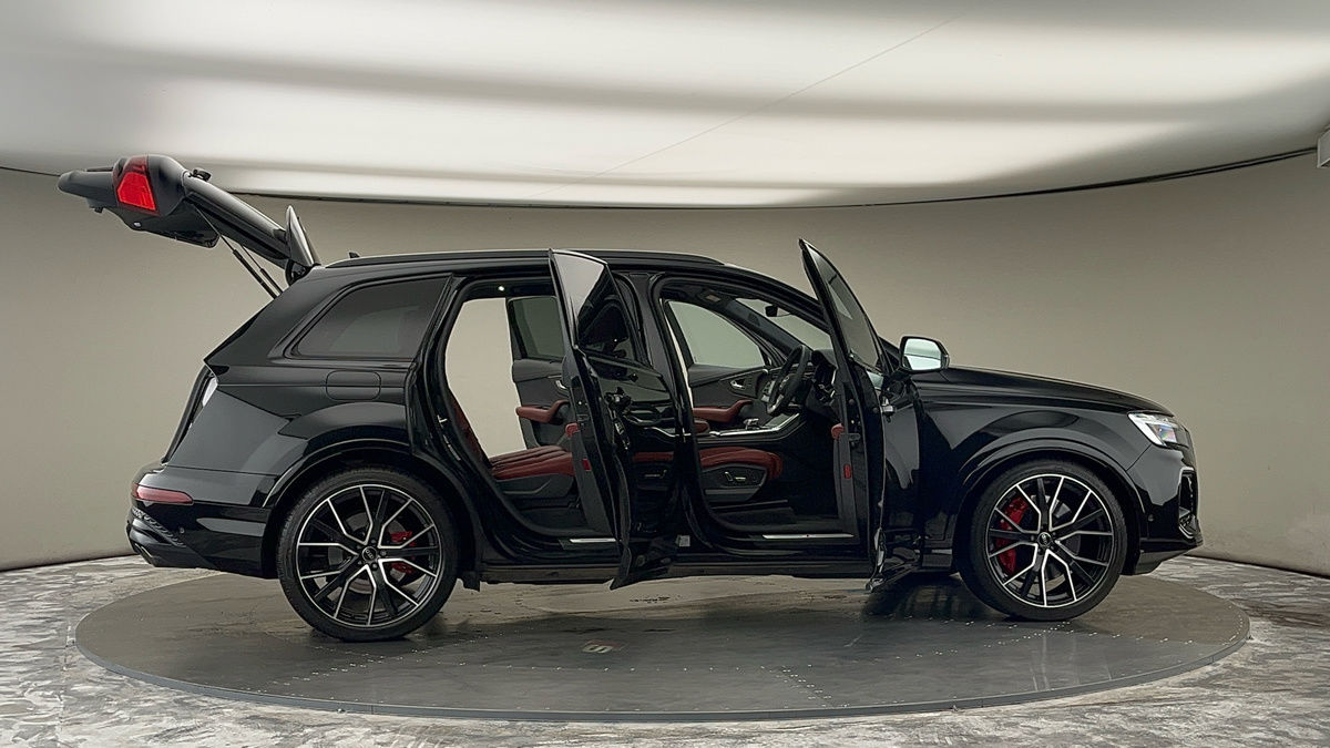 More views of Audi SQ7