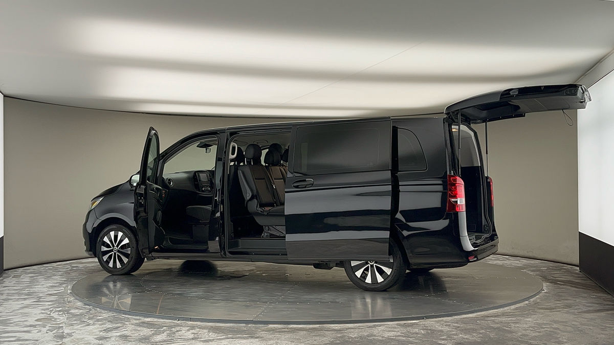More views of Mercedes-Benz Vito
