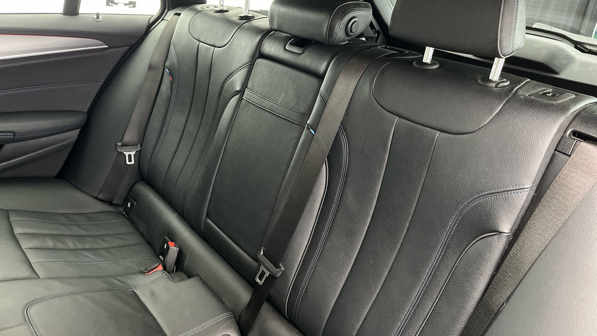 BMW 5 Series Image 8