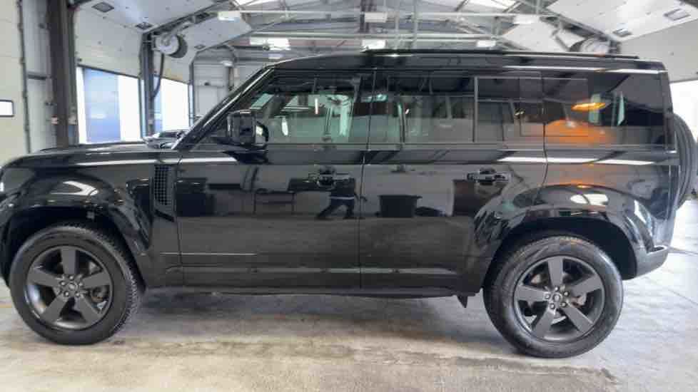 More views of Land Rover Defender 110