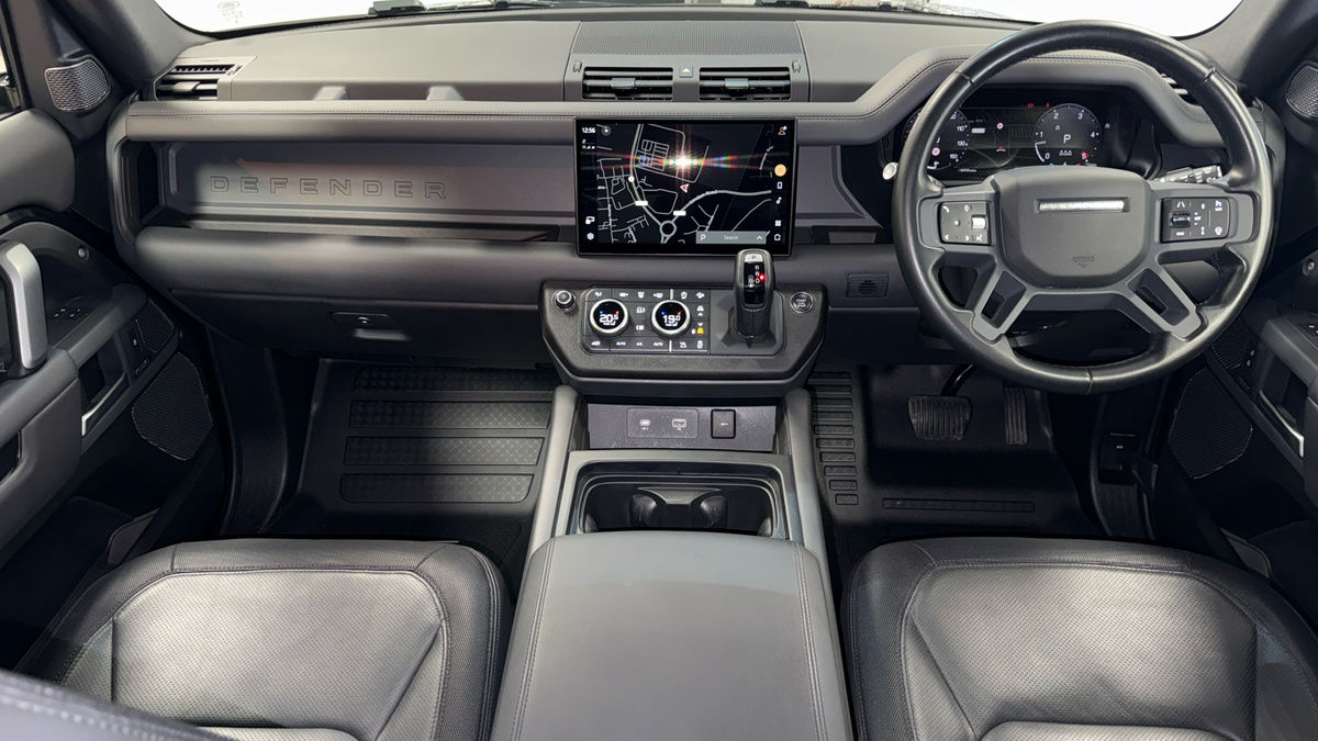 Land Rover Defender 110 Image 12