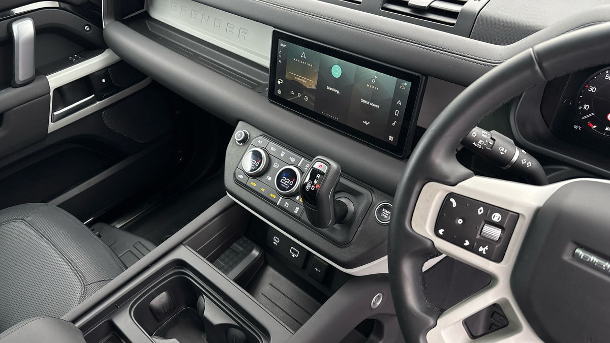 Land Rover Defender 110 Urban Image 18