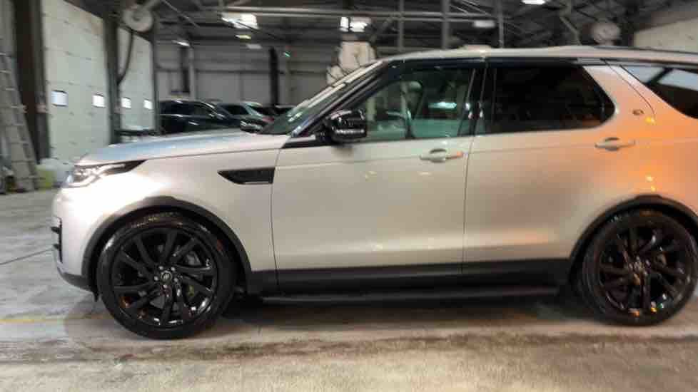 More views of Land Rover Discovery