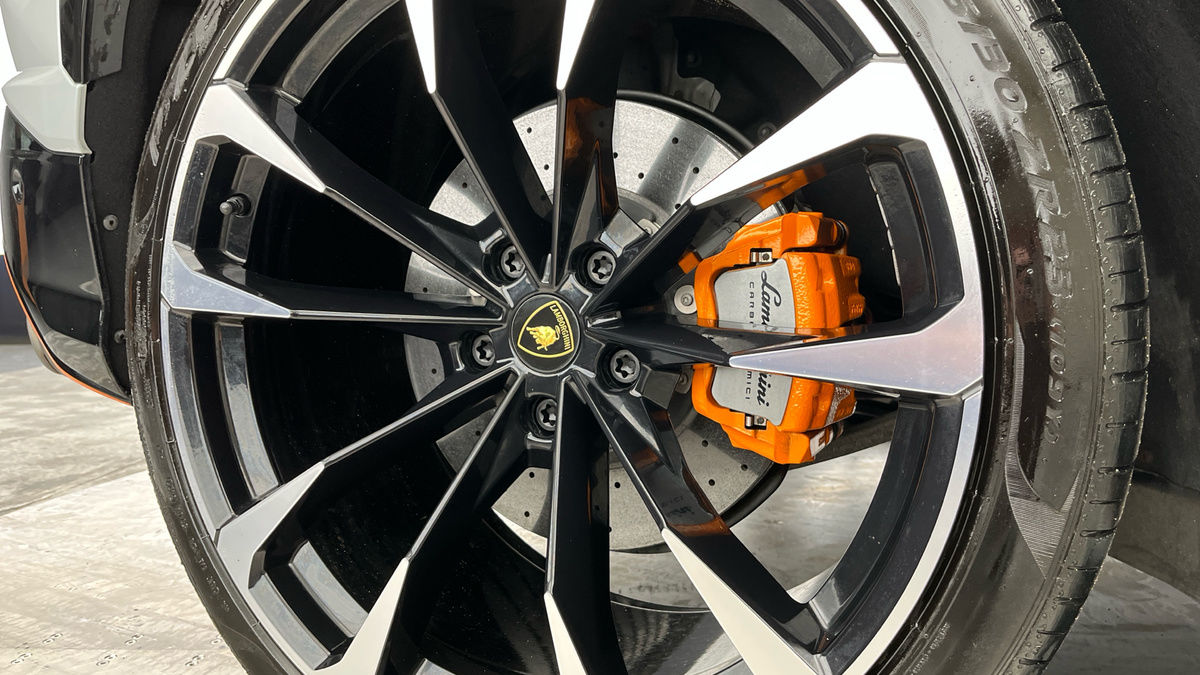 Lamborghini Urus Image 25