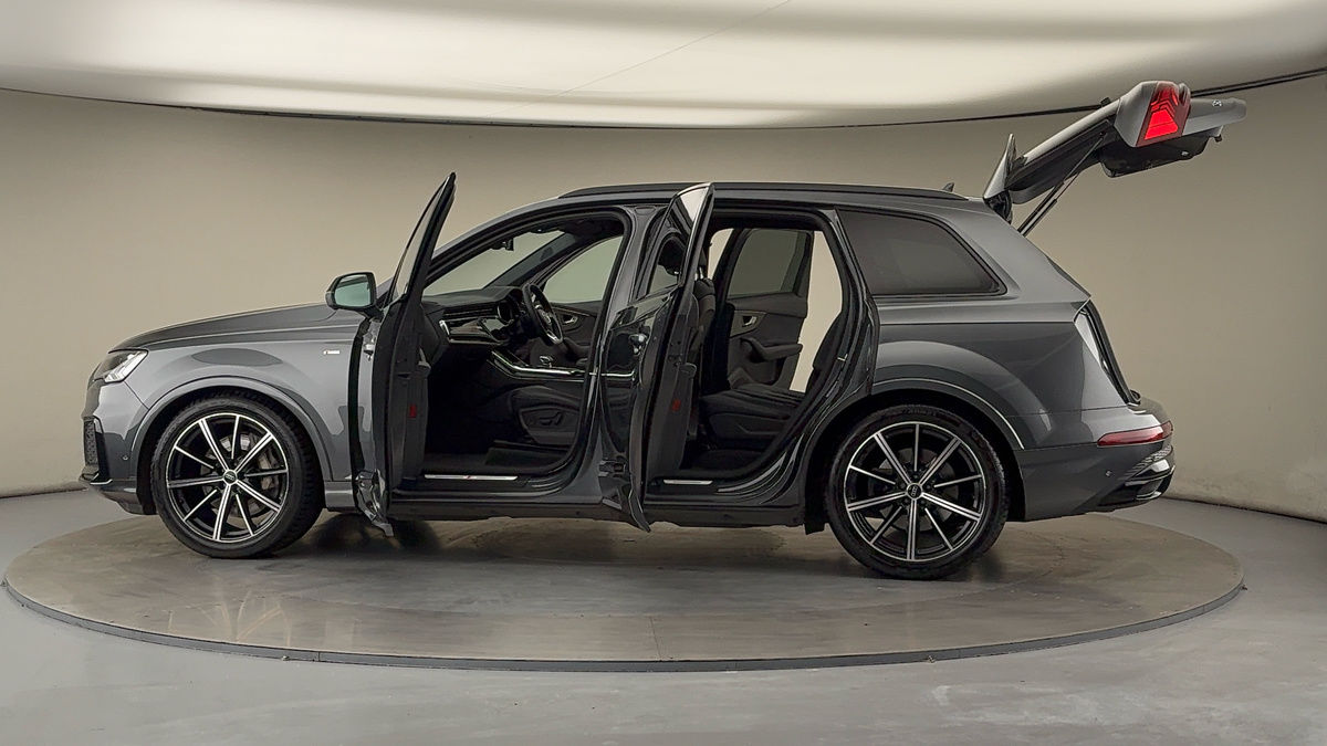 More views of Audi Q7