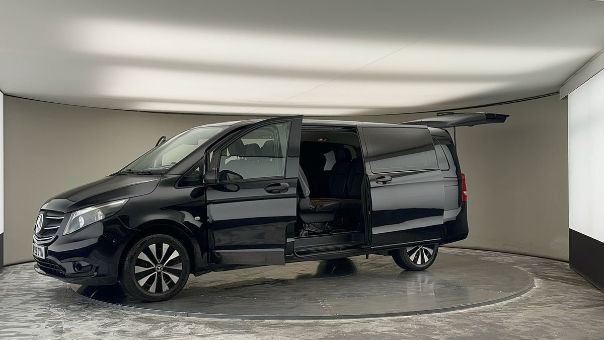 More views of Mercedes-Benz Vito