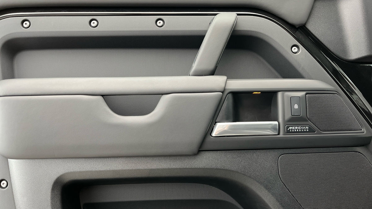 Land Rover Defender 90 Image 19